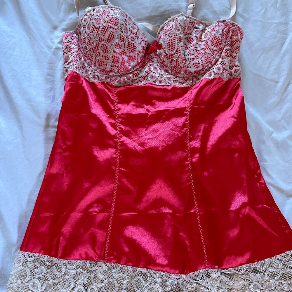 Frederick’s of Hollywood Red Lace Corset Tie Back Bustier New Condition